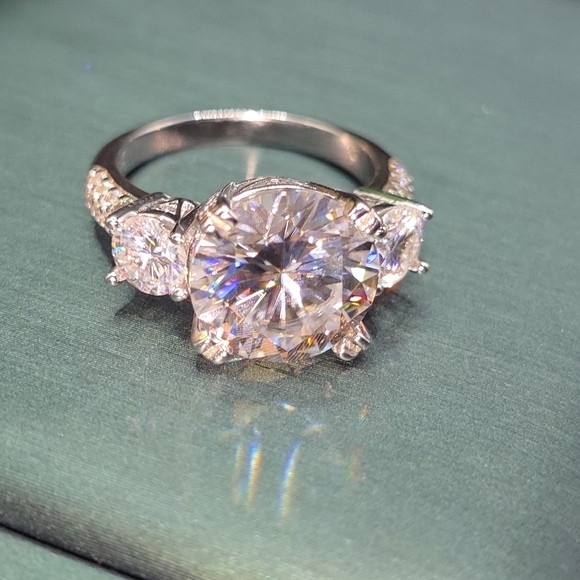 5ct Moissanite 3-Stone Ring – Size 6 (S925 Solid Silver) - Picture 4 of 10